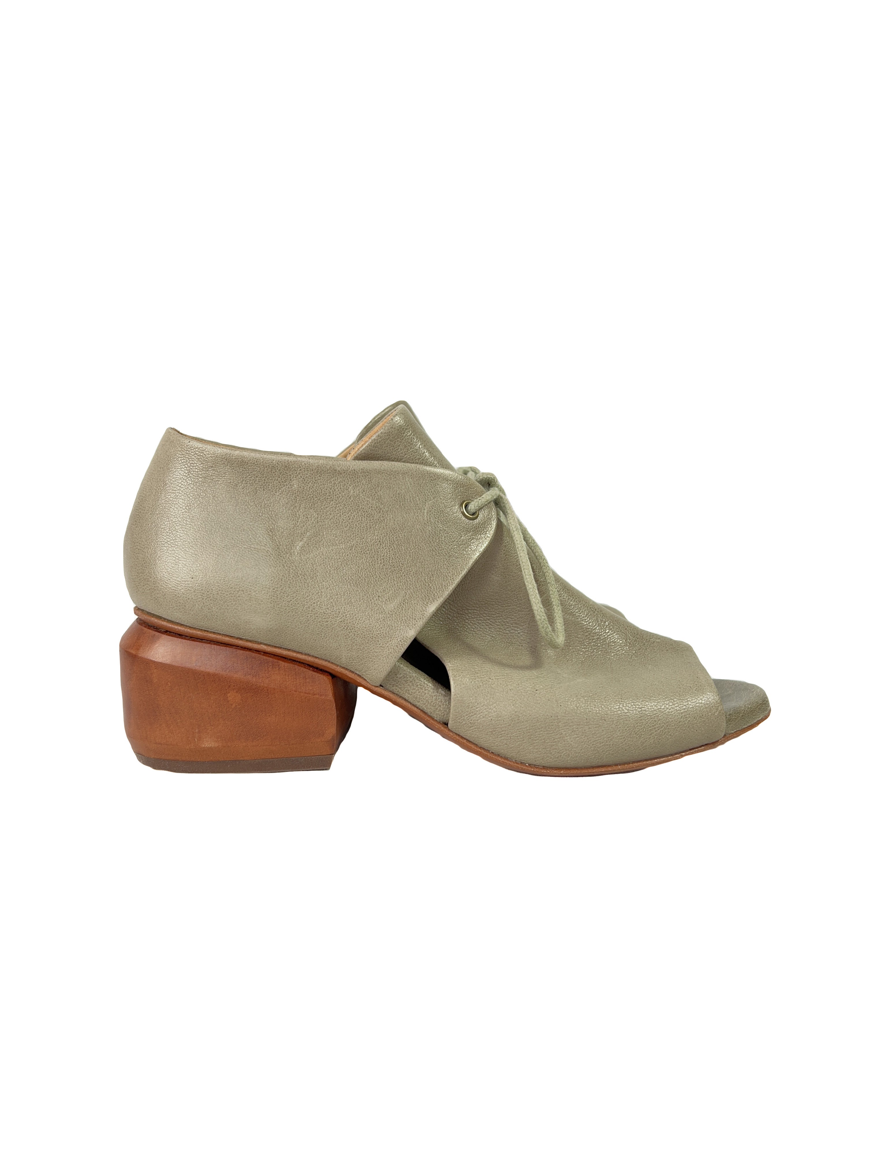 P.Monjo taupe leather peep toe shoes size 36
