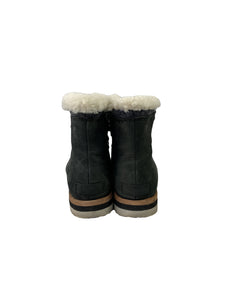 Sorel black and gray boots size 8