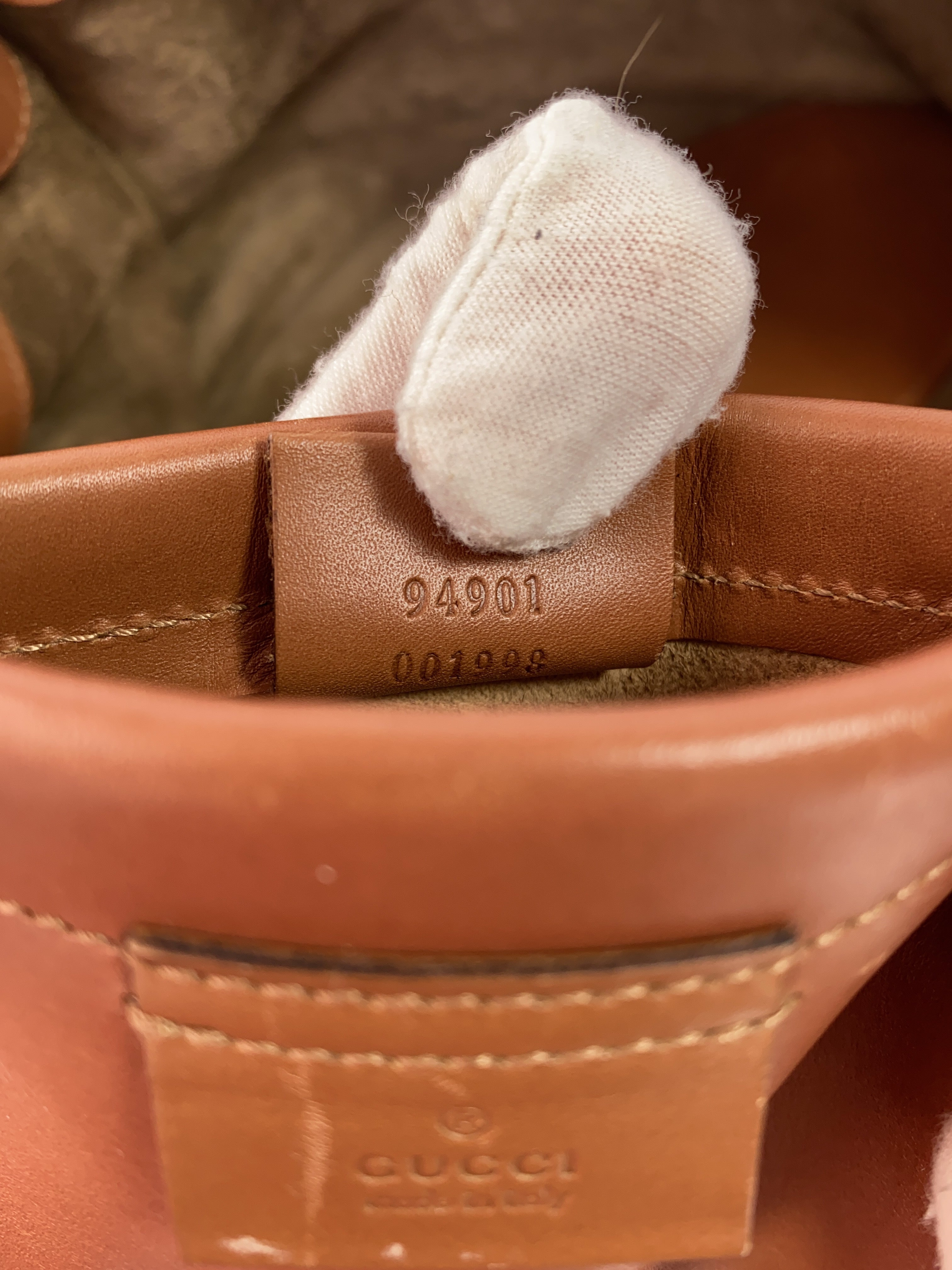 Gucci vintage suede leather drawstring bag