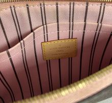 Louis Vuitton neverfull monogram pouch