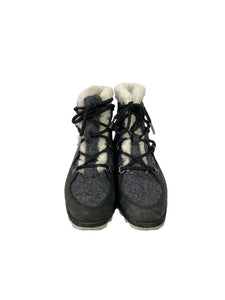 Sorel black and gray boots size 8