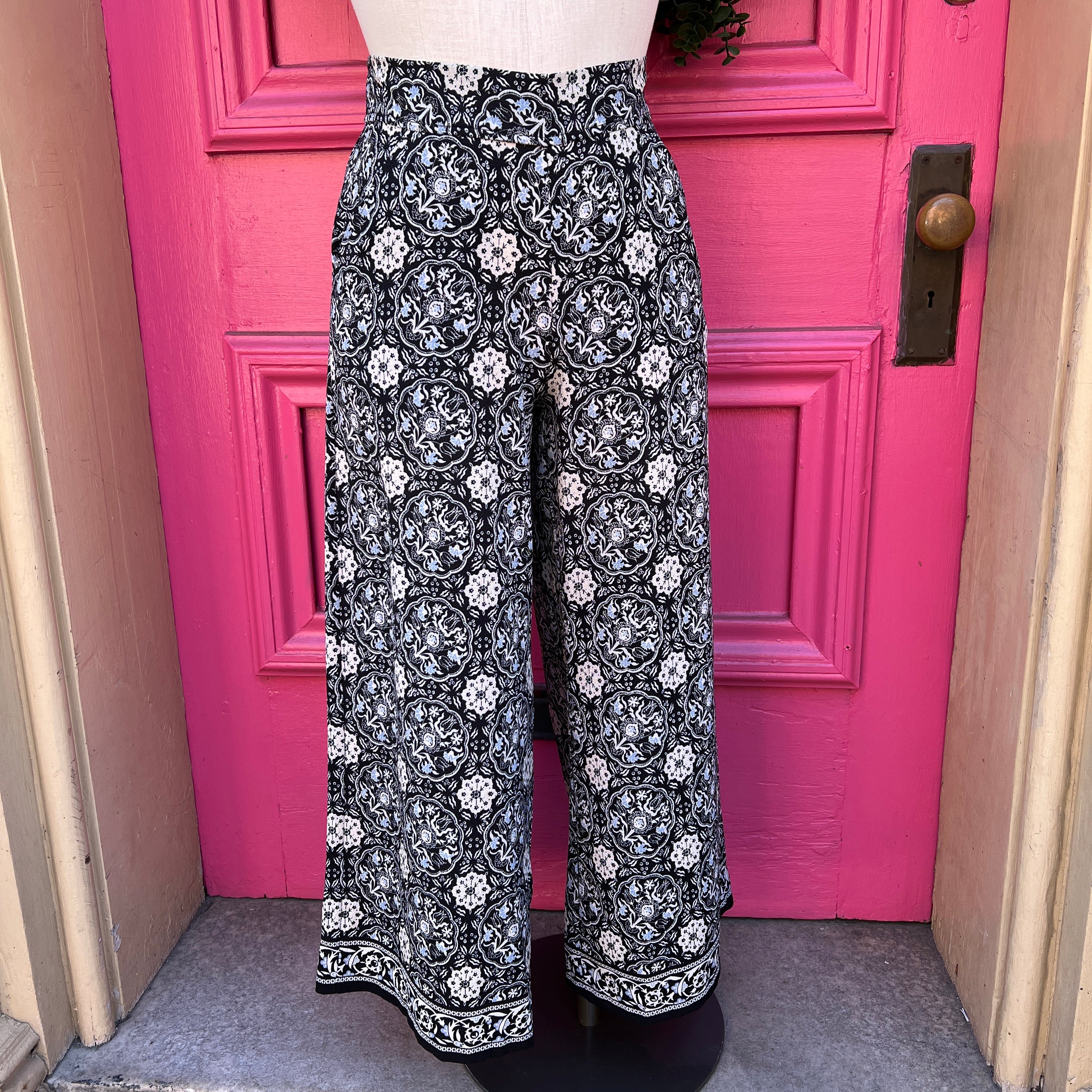 Max Studio black, beige, and blue print pants size M