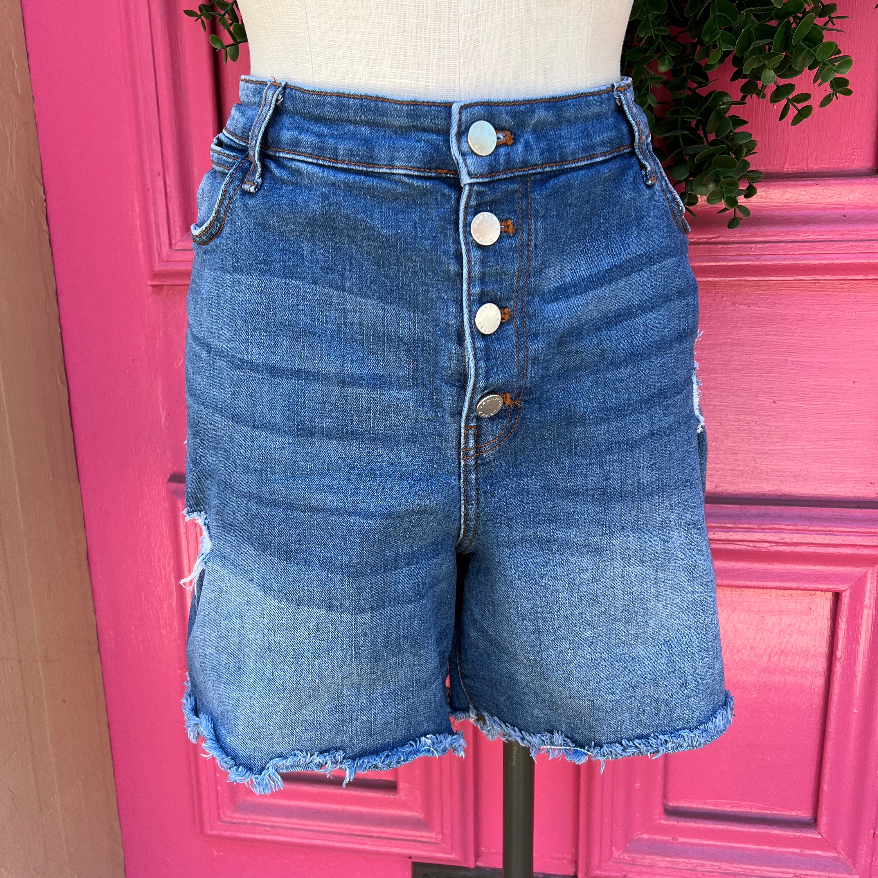 Jennifer Lopez sculpt high rise distressed denim shorts size 18s