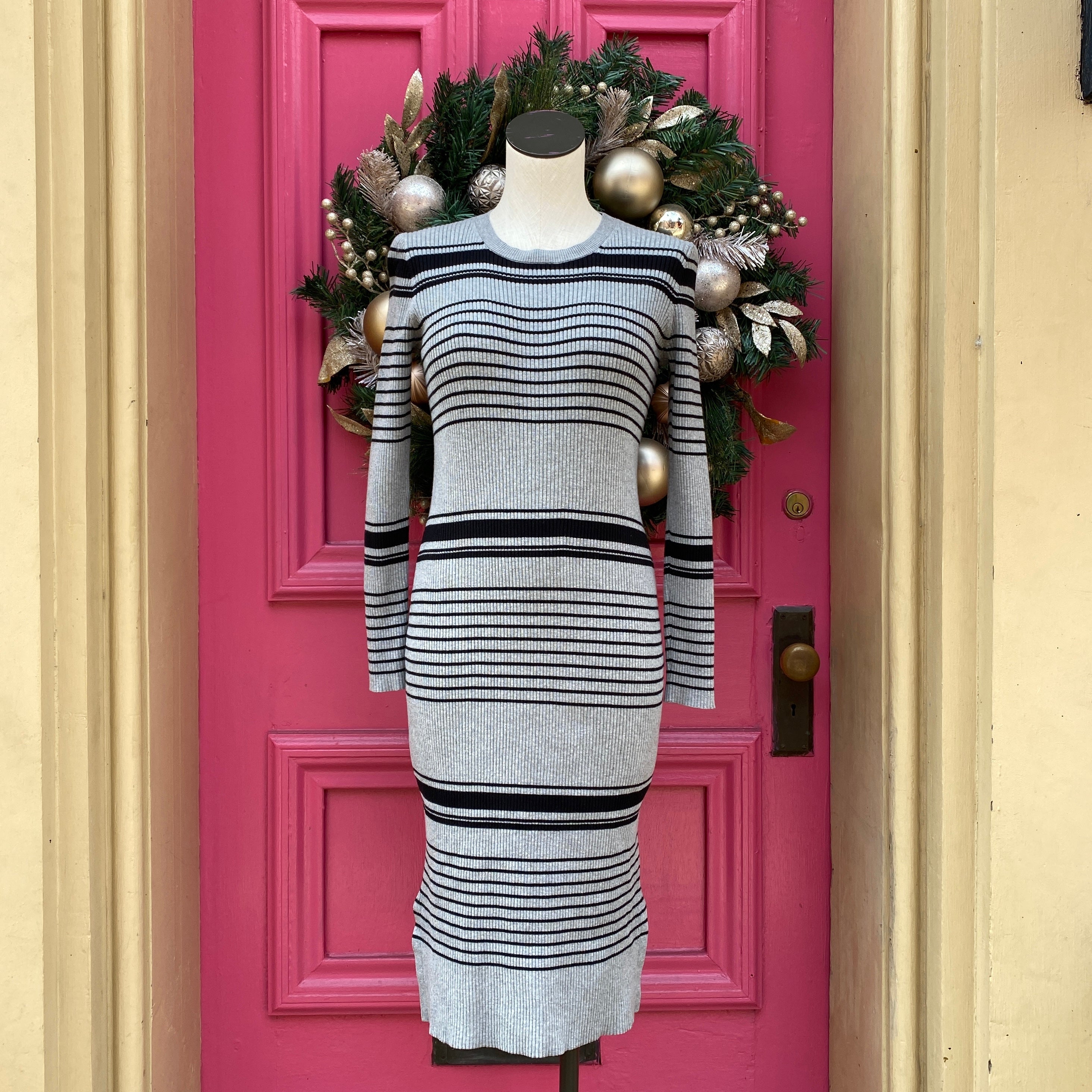 Gap gray and black long sleeve dress size MP