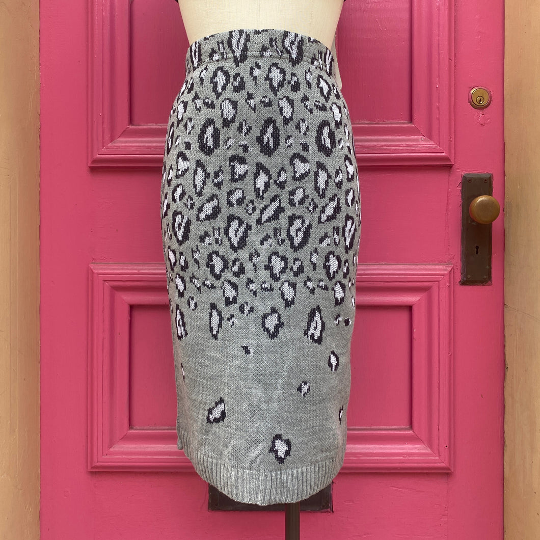 Express gray black white leopard print sweater skirt size Medium New With Tags