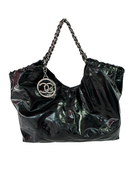 CHANEL CABAS SHOPPING GM LOGO CC HANDBAG IN BLACK PATENT LEATHER