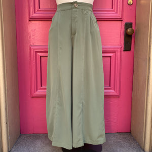 Urban Daizy green pants new with tags