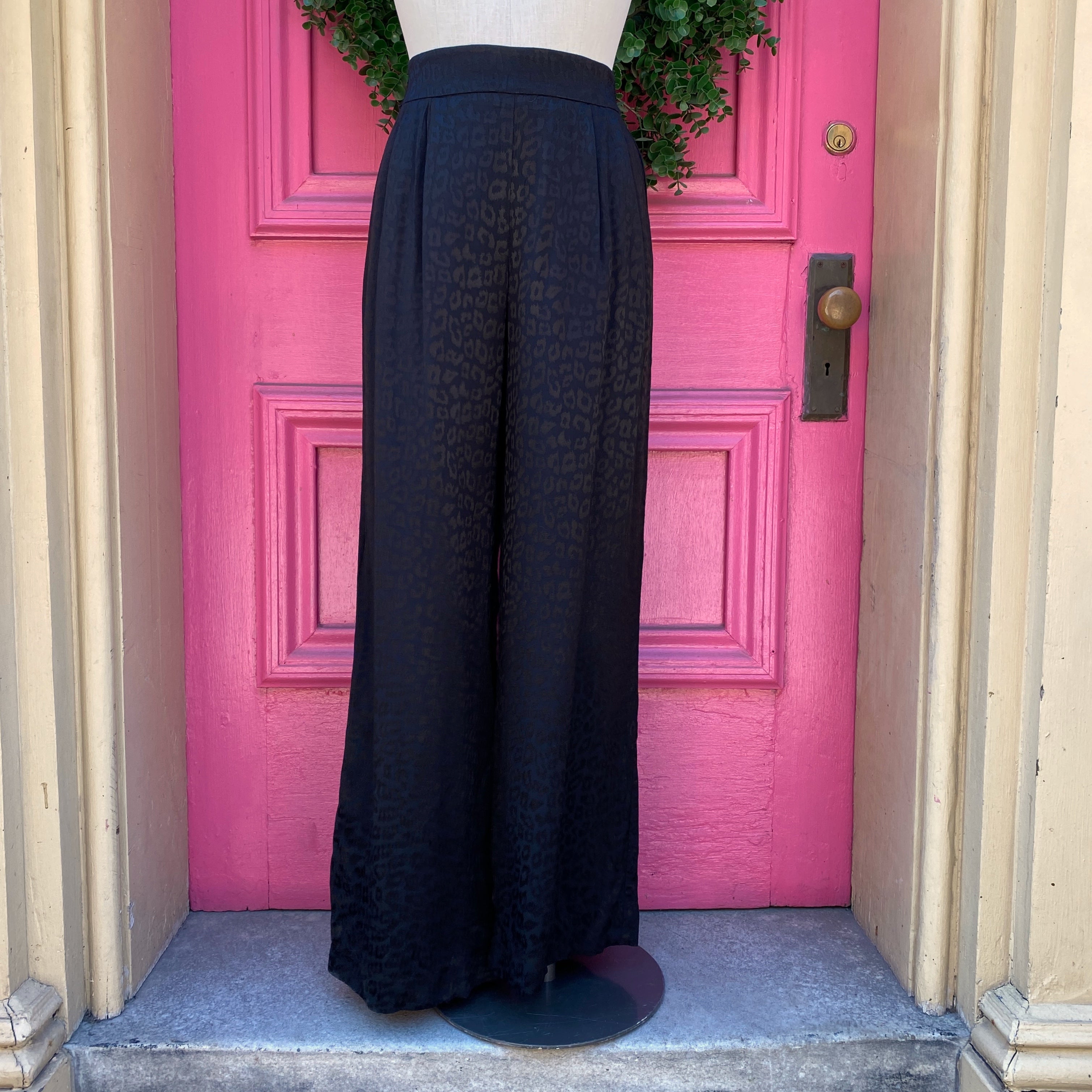 Nine West black leopard print wide leg pants size Small